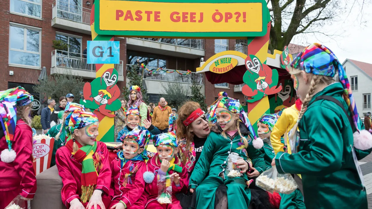 Afspraken over afval, geluid en wildplassen bij carnavalsoptochten
