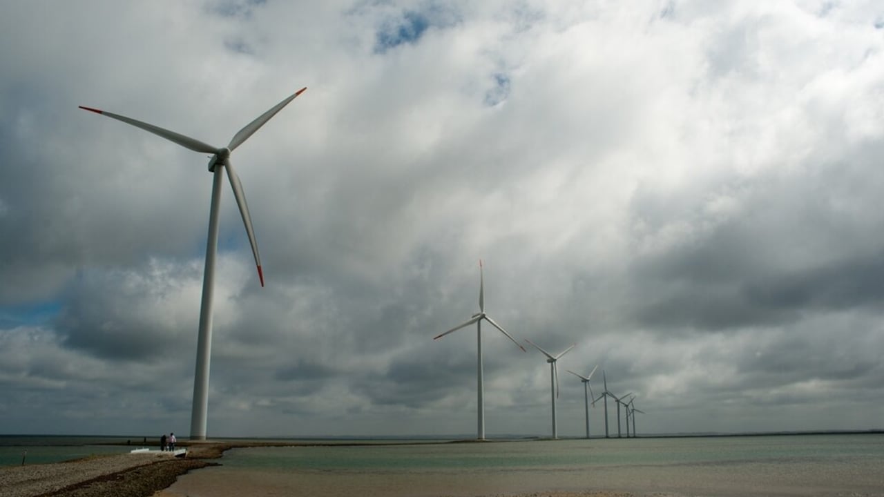 Plannen voor maximaal elf windmolens langs A73 bij Boxmeer stap dichterbij